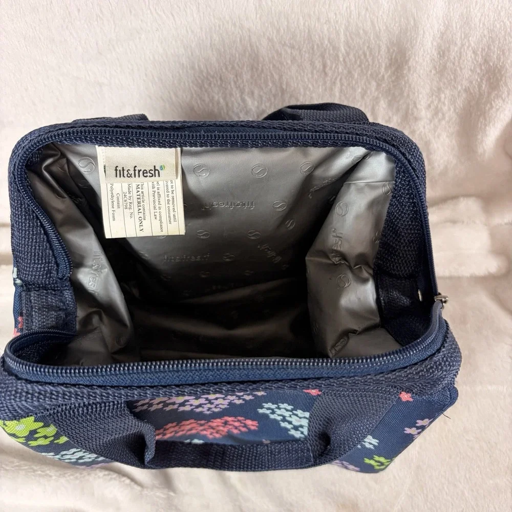 Fit and Fresh lunch cooler Bag Navy blue Multi-color hearts Zippered closure EUC